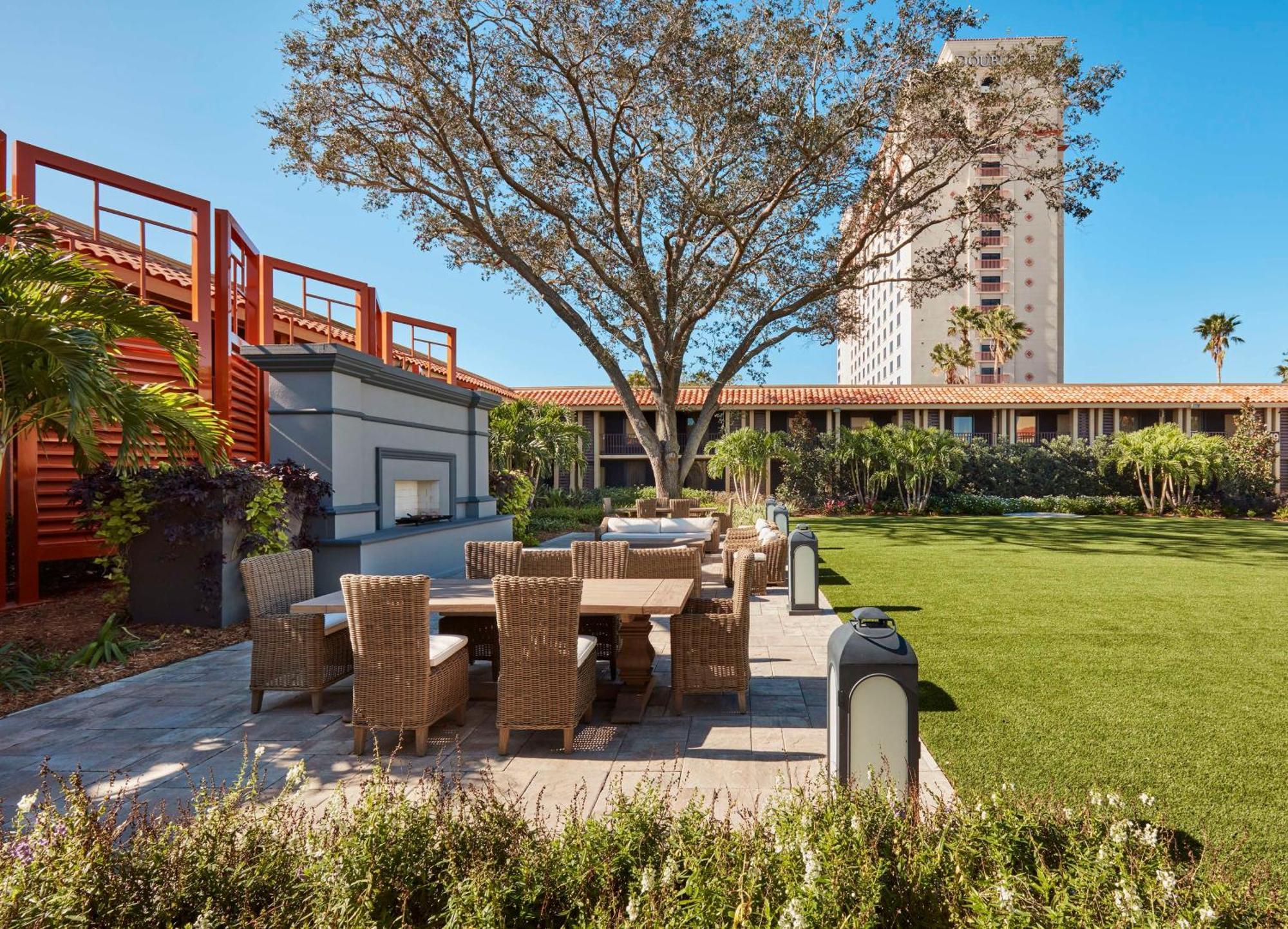 Doubletree By Hilton Hotel Orlando At Seaworld Williamsburg Bagian luar foto